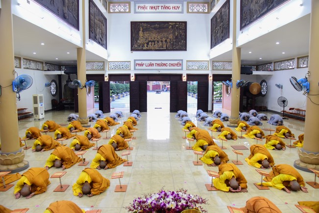 Pratimoksa commandment rite